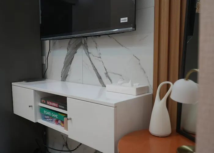 Cozy 1br Staycation With Pool And Near Moa Apartment *